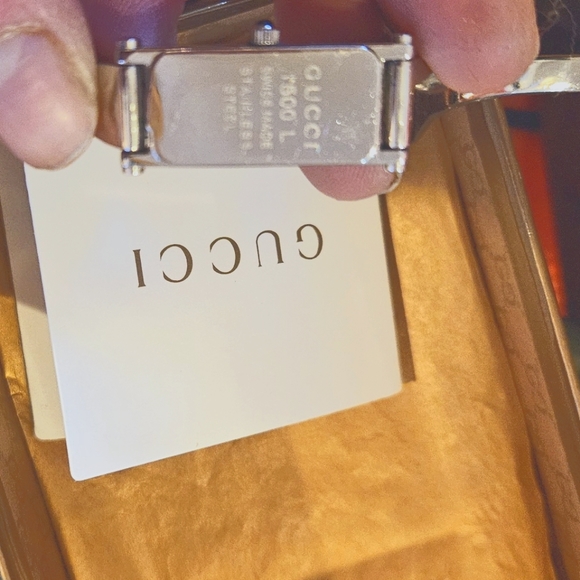 AUTHENTIC Minimalist Gucci Wrist Watch - Picture 2 of 5